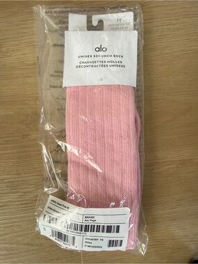 NWT ALO Yoga Sweet Pink Unisex Scrunch Socks- size M